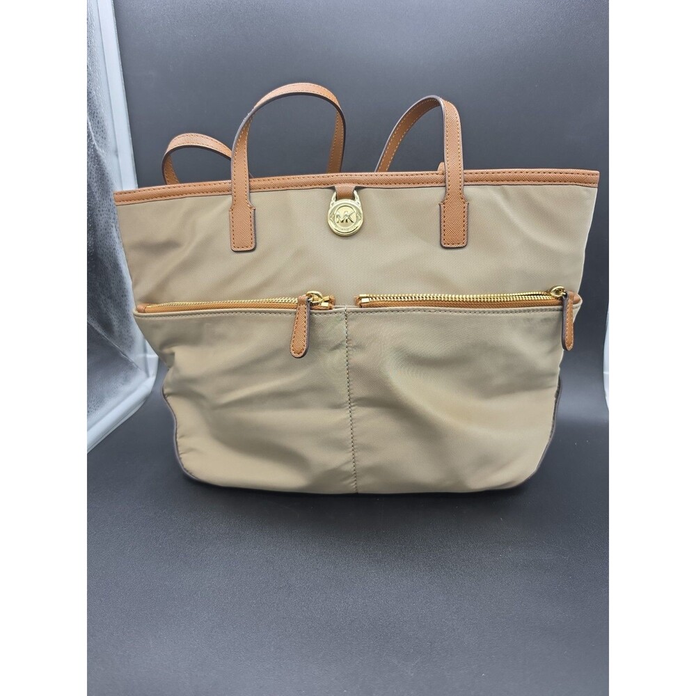 Michael Kors Kempton Medium Pocket Tote